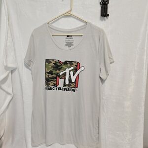 MTV Juniors' Graphic T-Shirt Camo Sz 3XL (19) - worn once